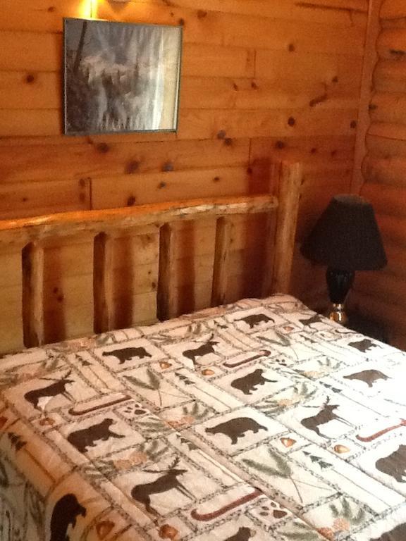 Drift Lodge Moose Bay Cabins Айлънд Парк Стая снимка