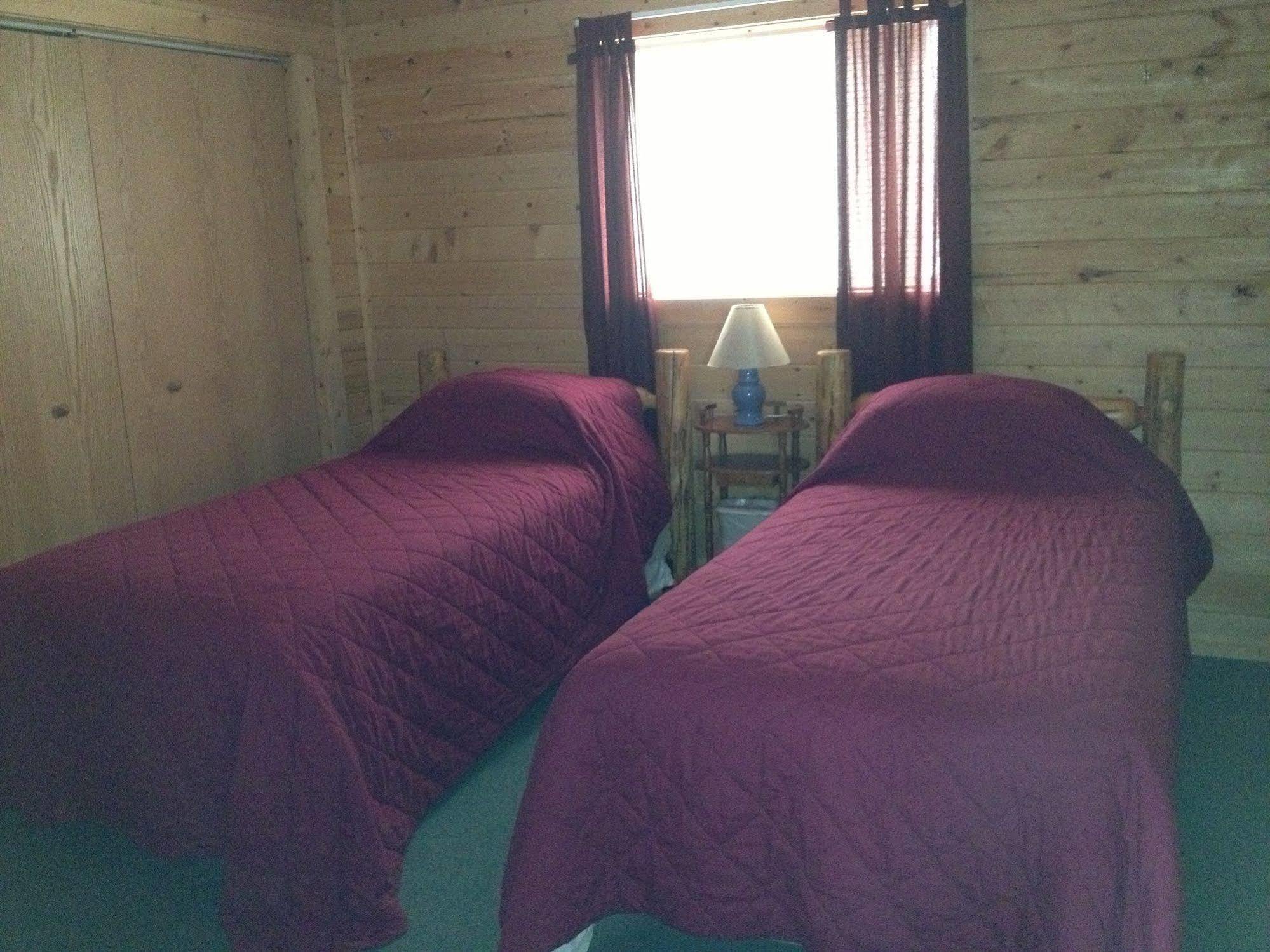 Drift Lodge Moose Bay Cabins Айлънд Парк Екстериор снимка